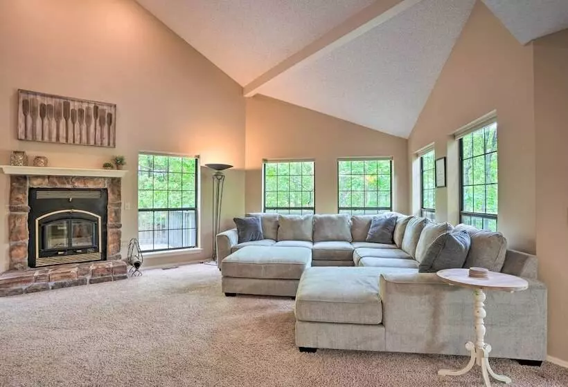 Beaver Lake Retreat W/ Deck & Private Hot Tub