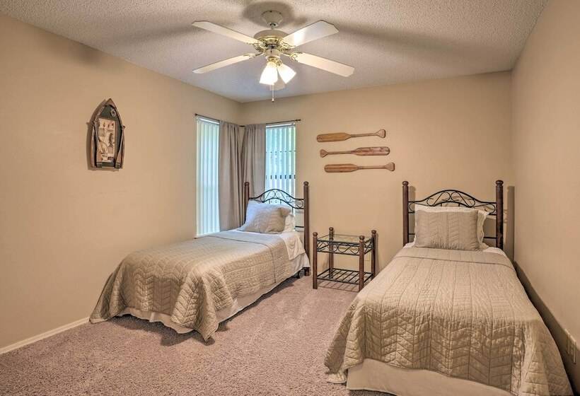 Beaver Lake Retreat W/ Deck & Private Hot Tub