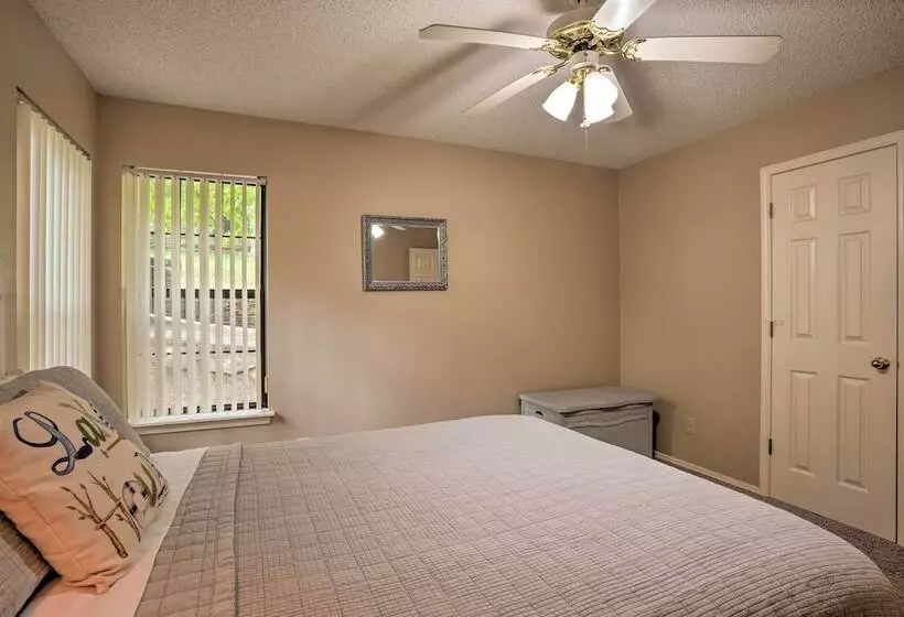 Beaver Lake Retreat W/ Deck & Private Hot Tub