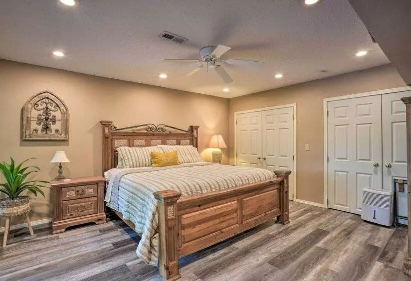 Beaver Lake Retreat W/ Deck & Private Hot Tub