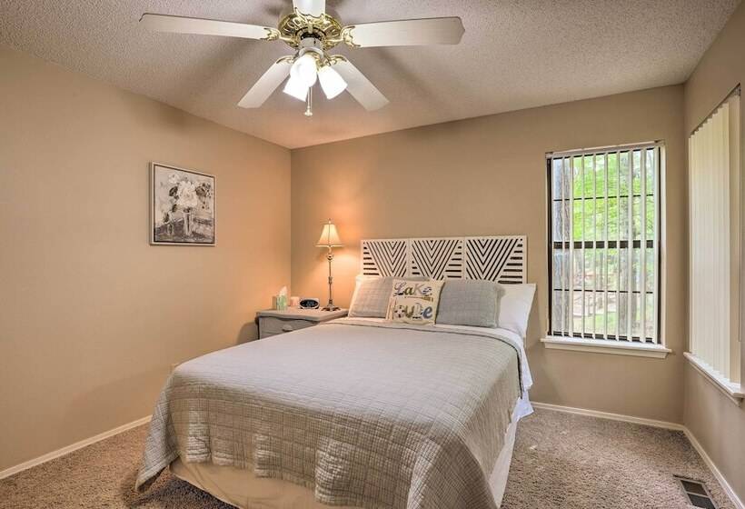 Beaver Lake Retreat W/ Deck & Private Hot Tub