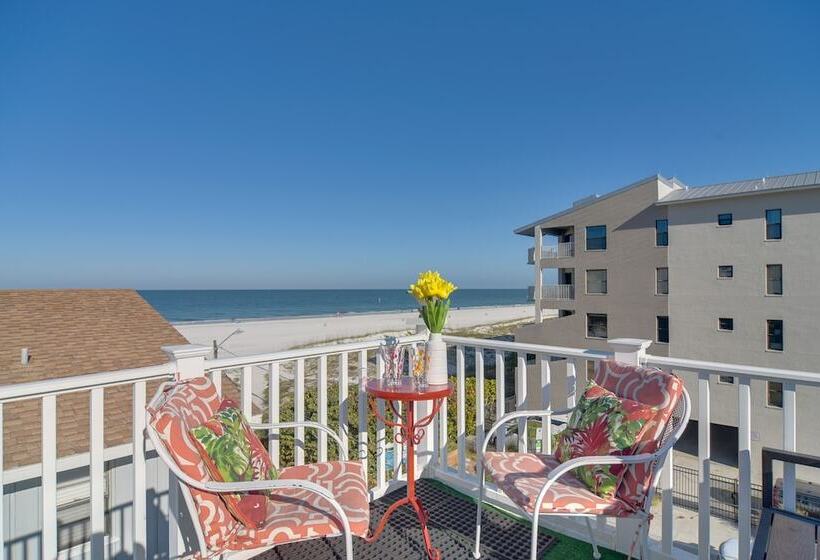 Breezy White Sands House Steps To Gulf Shore!