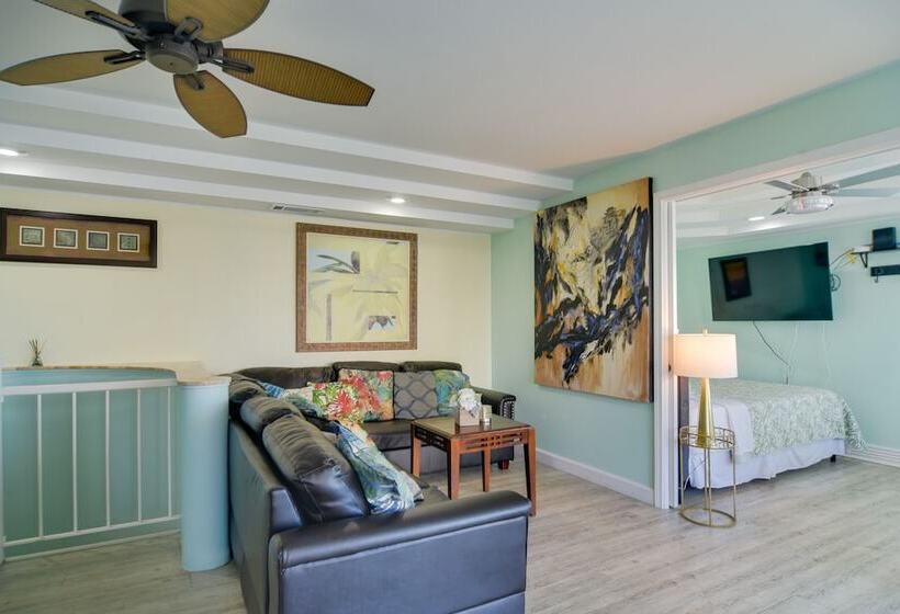 Breezy White Sands House Steps To Gulf Shore!