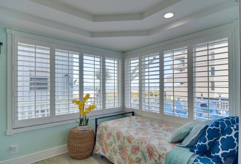 Breezy White Sands House Steps To Gulf Shore!