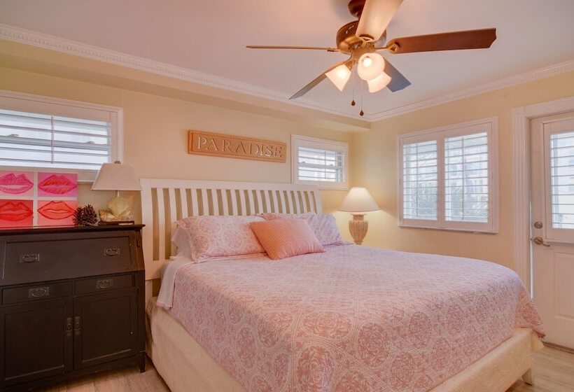 Breezy White Sands House Steps To Gulf Shore!