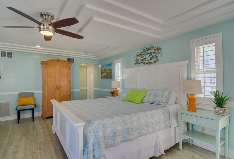 Breezy White Sands House Steps To Gulf Shore!