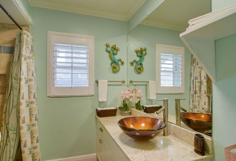 Breezy White Sands House Steps To Gulf Shore!