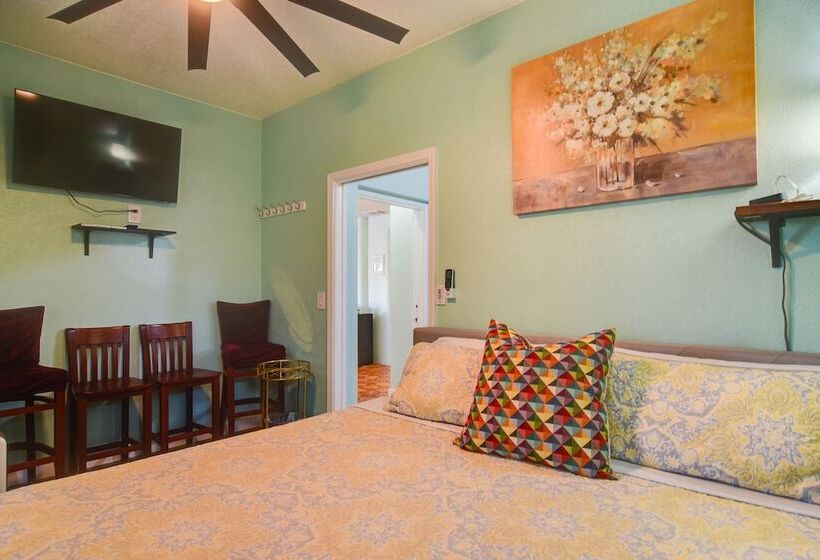 Breezy White Sands House Steps To Gulf Shore!