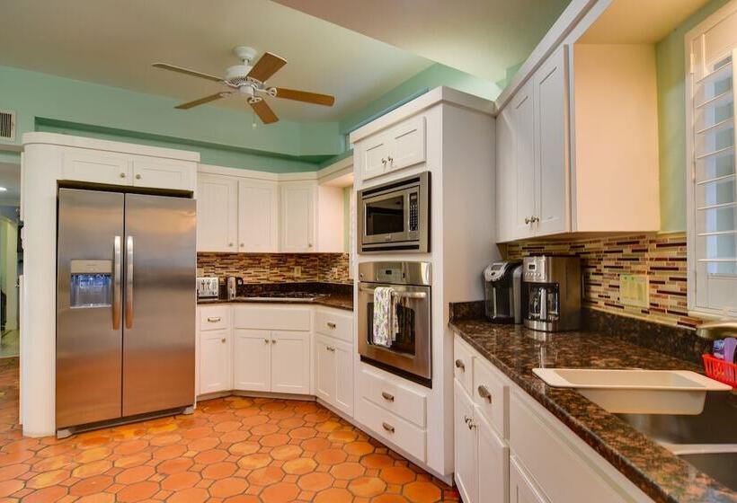 Breezy White Sands House Steps To Gulf Shore!