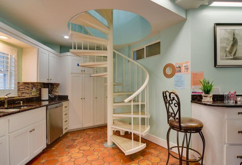 Breezy White Sands House Steps To Gulf Shore!