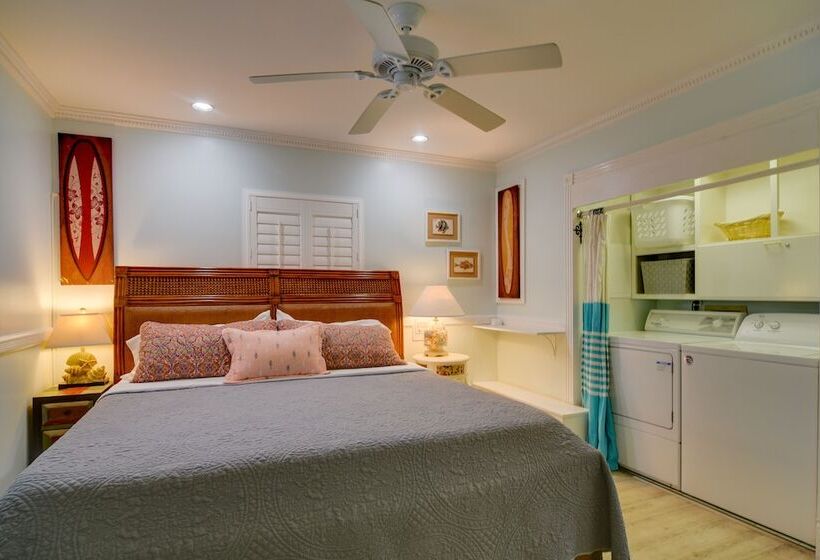 Breezy White Sands House Steps To Gulf Shore!