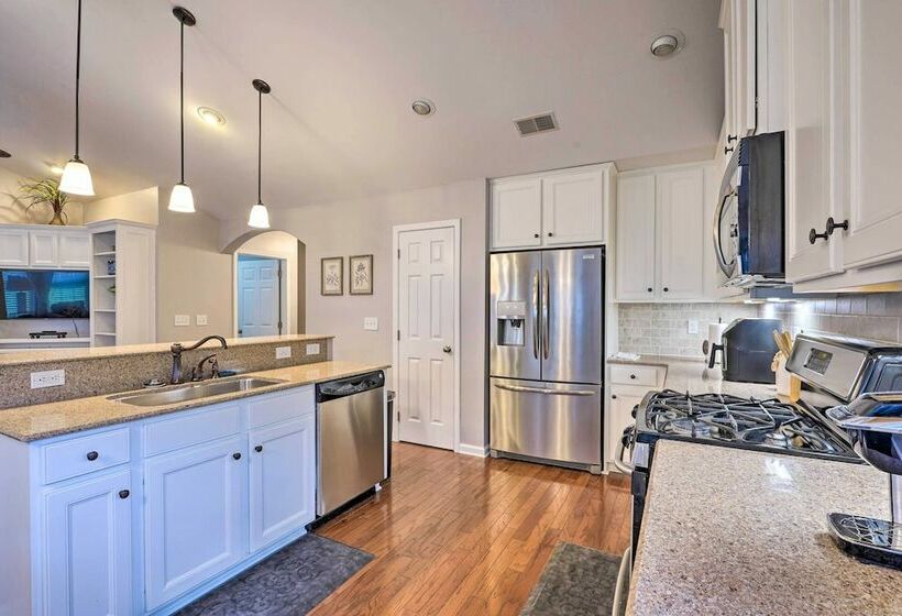 Bright Summerville Abode ~ 9 Mi To Water Park