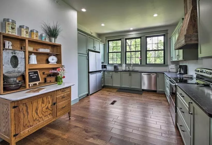 Bross Brother S Cabin W/ Wraparound Porch!