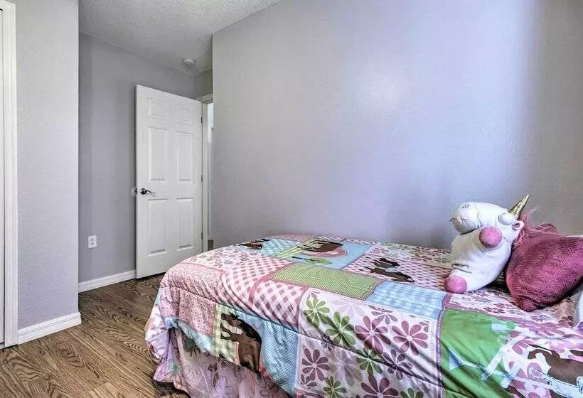 Charming Kissimmee Retreat W/ Pool & Lanai!