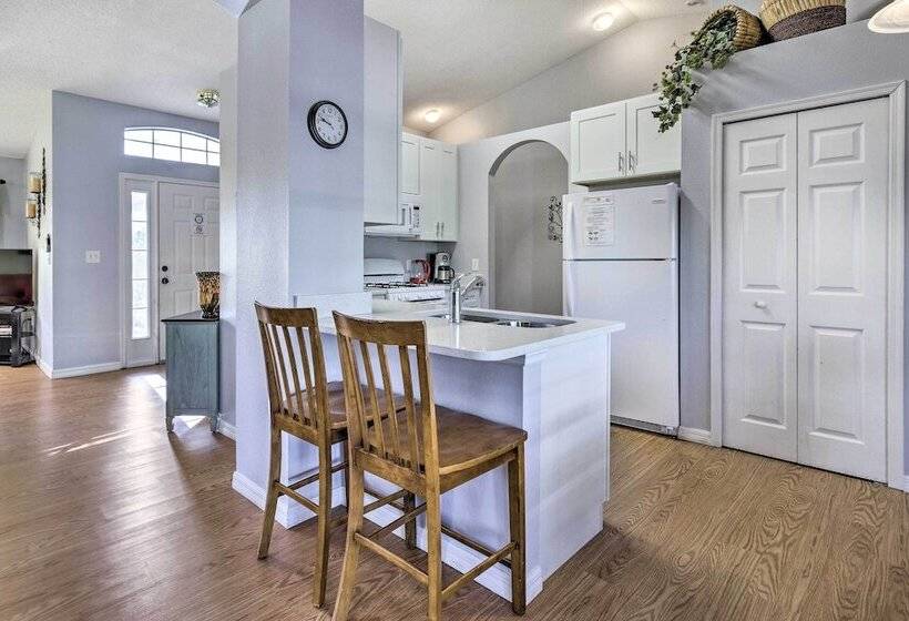 Charming Kissimmee Retreat W/ Pool & Lanai!