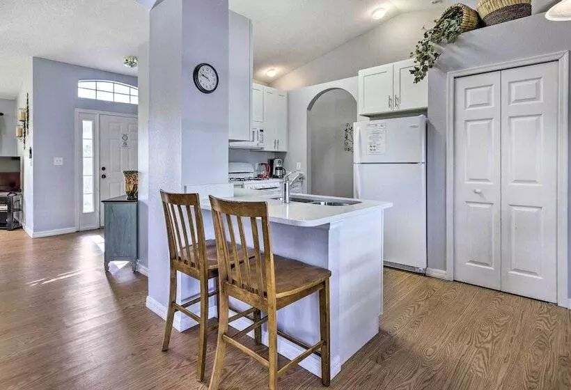 Charming Kissimmee Retreat W/ Pool & Lanai!