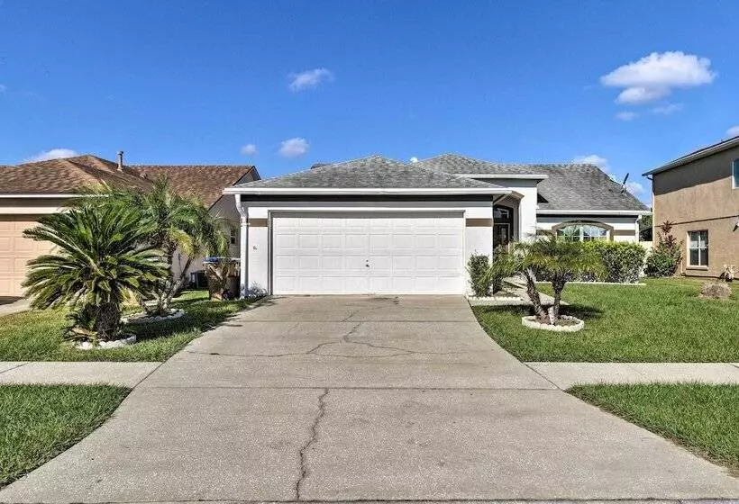 Charming Kissimmee Retreat W/ Pool & Lanai!