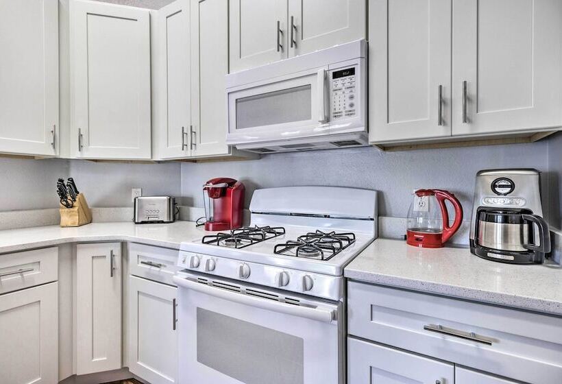 Charming Kissimmee Retreat W/ Pool & Lanai!