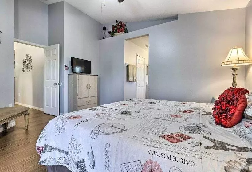 Charming Kissimmee Retreat W/ Pool & Lanai!