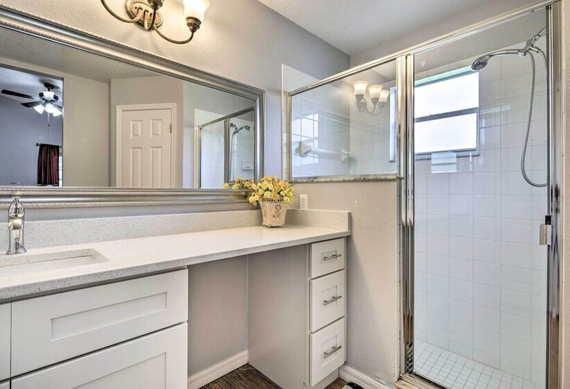 Charming Kissimmee Retreat W/ Pool & Lanai!