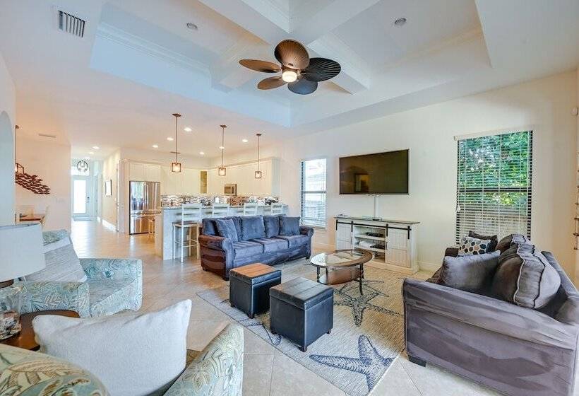 Chic Naples Retreat W/ Private Heated Pool & Lanai