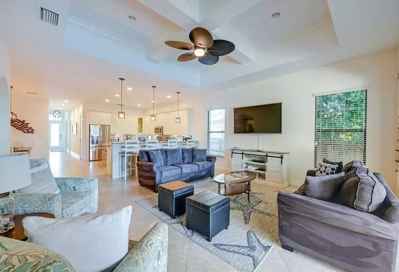 Chic Naples Retreat W/ Private Heated Pool & Lanai