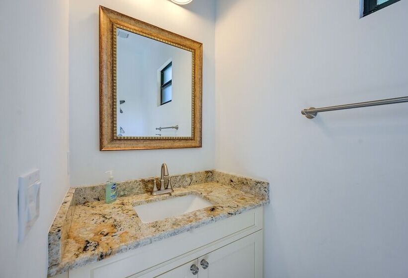 Chic Naples Retreat W/ Private Heated Pool & Lanai