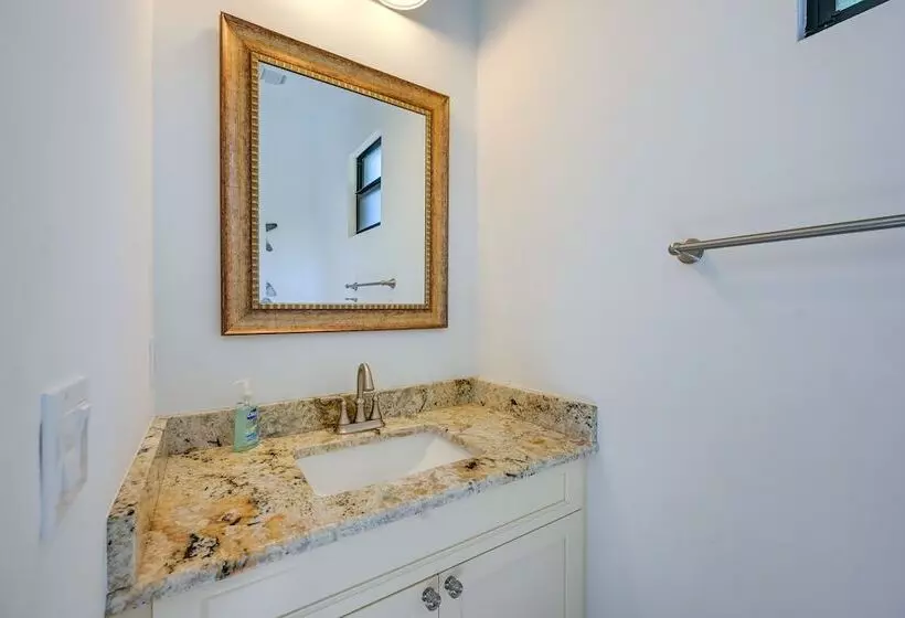 Chic Naples Retreat W/ Private Heated Pool & Lanai