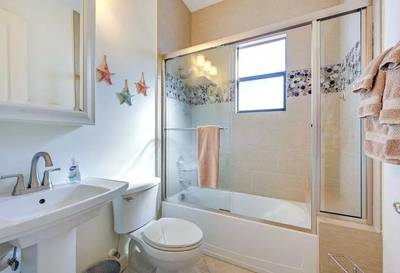 Chic Naples Retreat W/ Private Heated Pool & Lanai