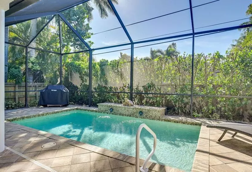 Chic Naples Retreat W/ Private Heated Pool & Lanai