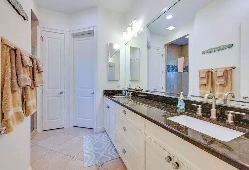 Chic Naples Retreat W/ Private Heated Pool & Lanai