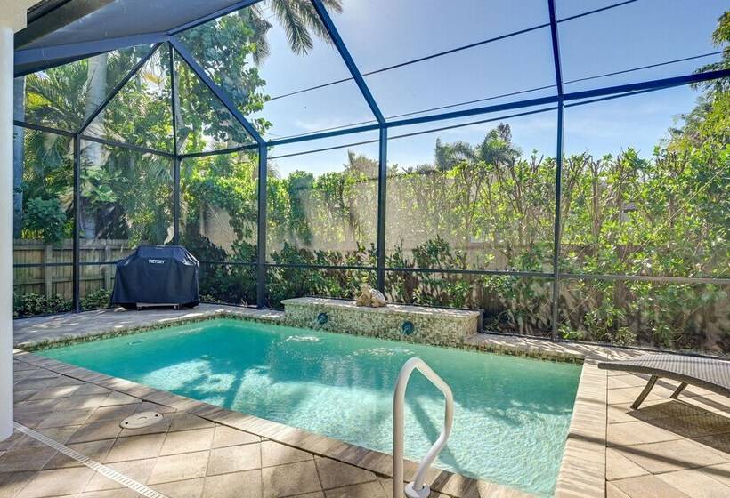 Chic Naples Retreat W/ Private Heated Pool & Lanai