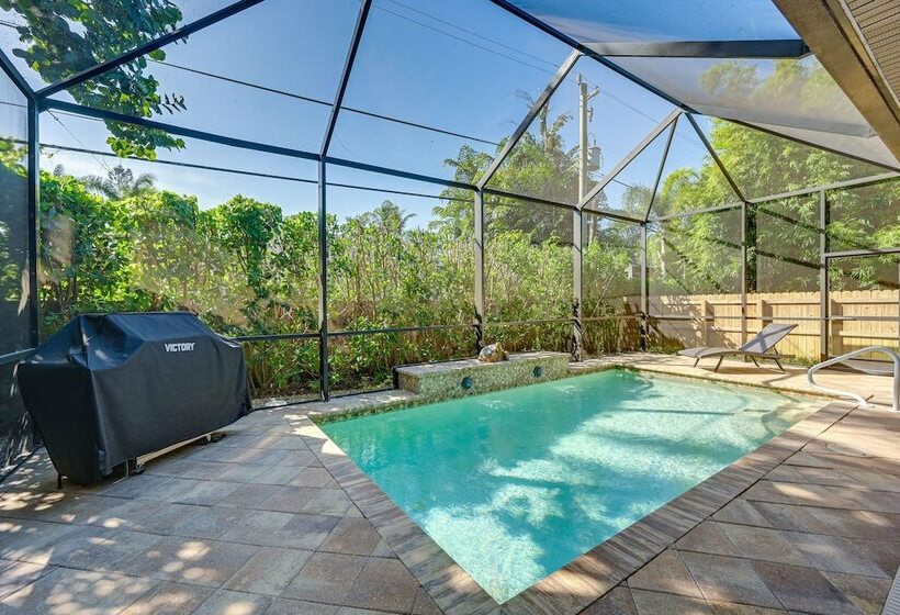 Chic Naples Retreat W/ Private Heated Pool & Lanai