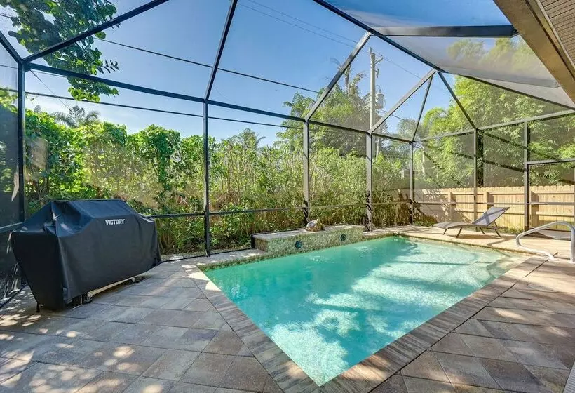 Chic Naples Retreat W/ Private Heated Pool & Lanai