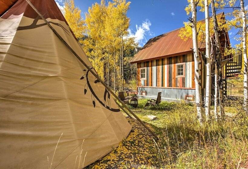 Colorful Cabin W/ Teepee, Fire Pits & Mtn Views!