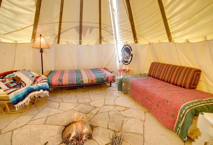 Colorful Cabin W/ Teepee, Fire Pits & Mtn Views!