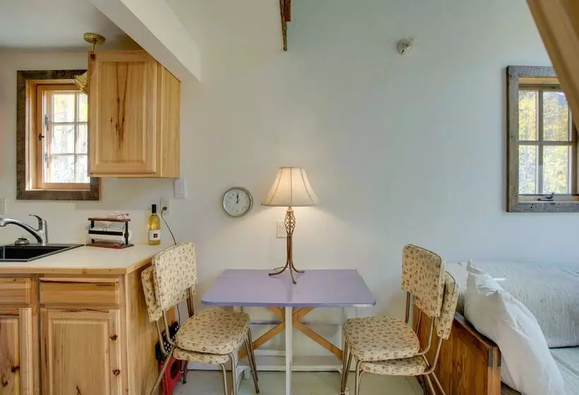 Colorful Cabin W/ Teepee, Fire Pits & Mtn Views!