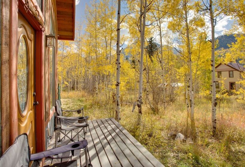 Colorful Cabin W/ Teepee, Fire Pits & Mtn Views!