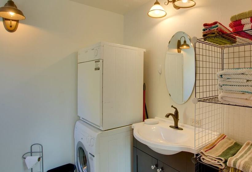 Colorful Cabin W/ Teepee, Fire Pits & Mtn Views!