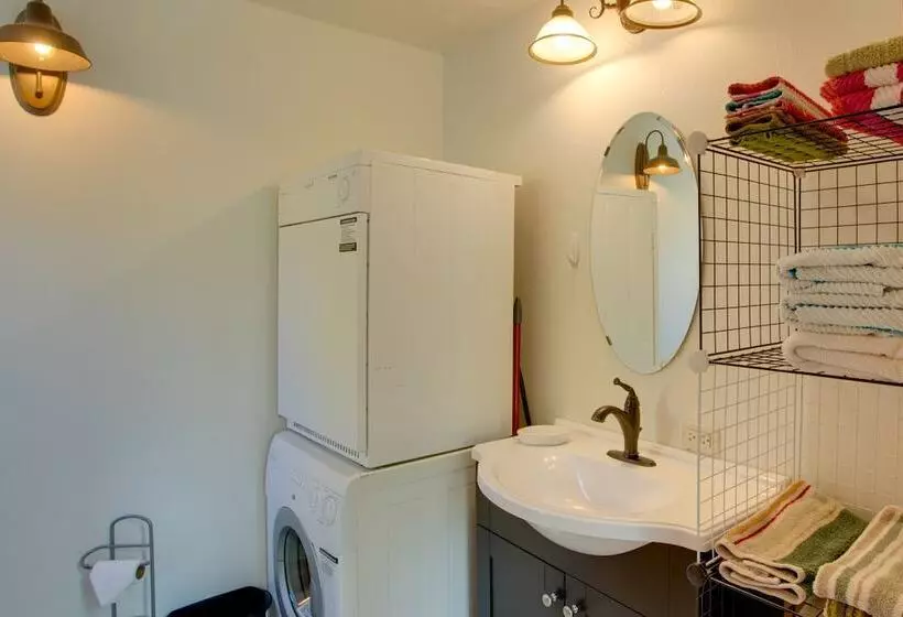 Colorful Cabin W/ Teepee, Fire Pits & Mtn Views!