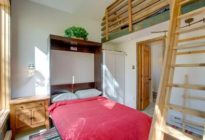 Colorful Cabin W/ Teepee, Fire Pits & Mtn Views!