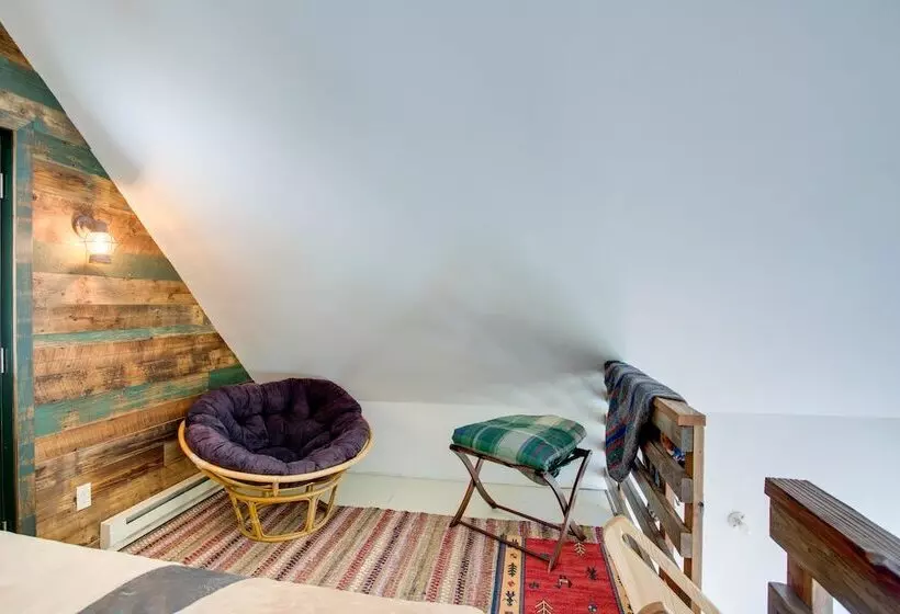 Colorful Cabin W/ Teepee, Fire Pits & Mtn Views!