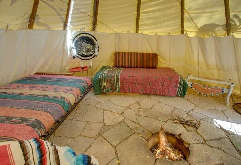 Colorful Cabin W/ Teepee, Fire Pits & Mtn Views!