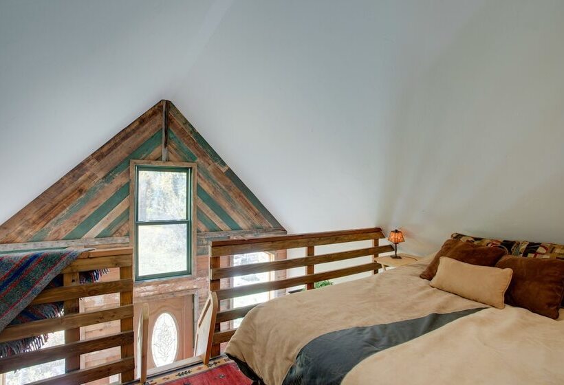 Colorful Cabin W/ Teepee, Fire Pits & Mtn Views!