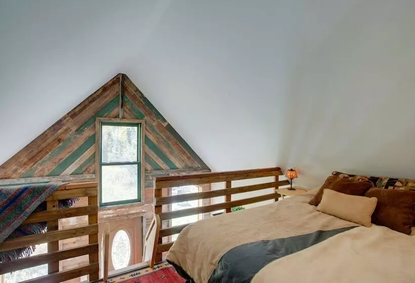 Colorful Cabin W/ Teepee, Fire Pits & Mtn Views!