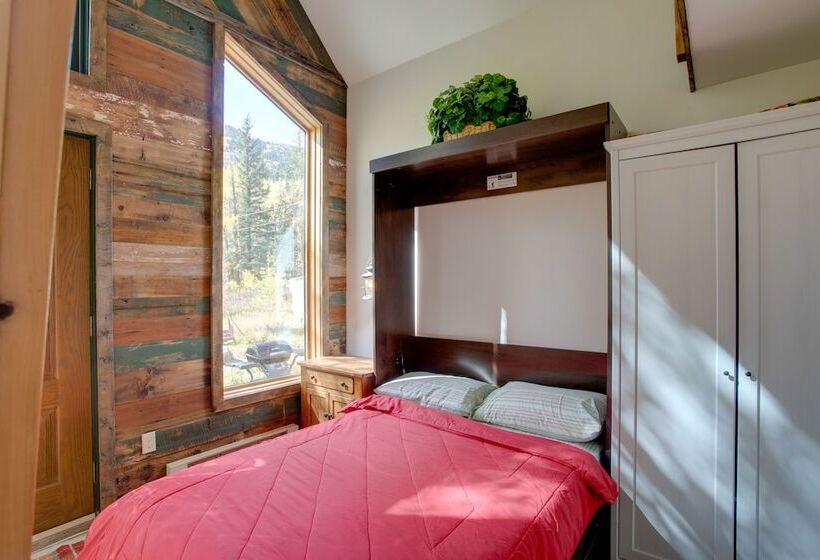 Colorful Cabin W/ Teepee, Fire Pits & Mtn Views!