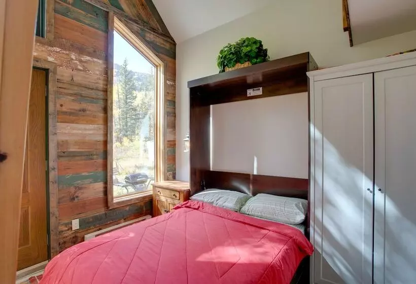 Colorful Cabin W/ Teepee, Fire Pits & Mtn Views!