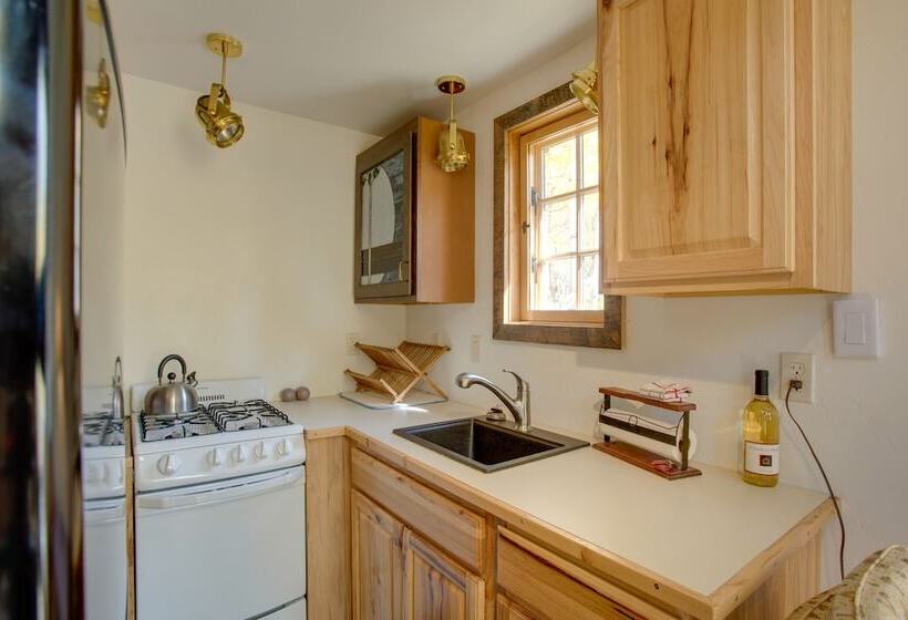 Colorful Cabin W/ Teepee, Fire Pits & Mtn Views!