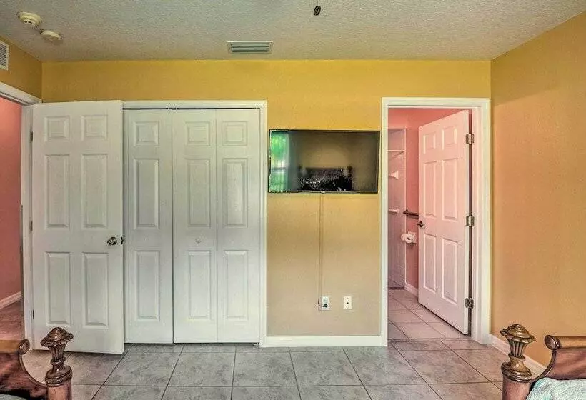 Cozy Coastal Retreat W/ Grill < 5 Mi To Beach