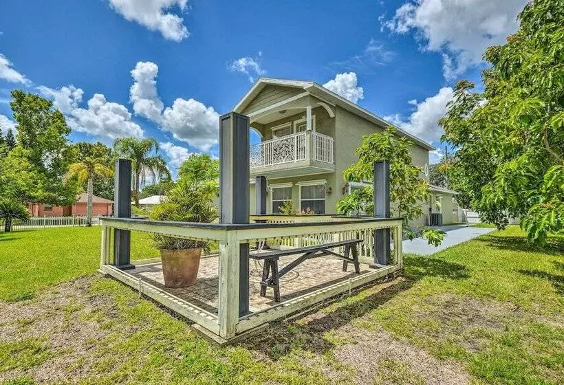 Cozy Coastal Retreat W/ Grill < 5 Mi To Beach